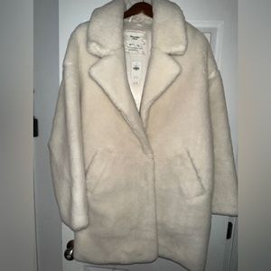 NWT CREAM A&F OVERSIZED TEDDY COAT- size L